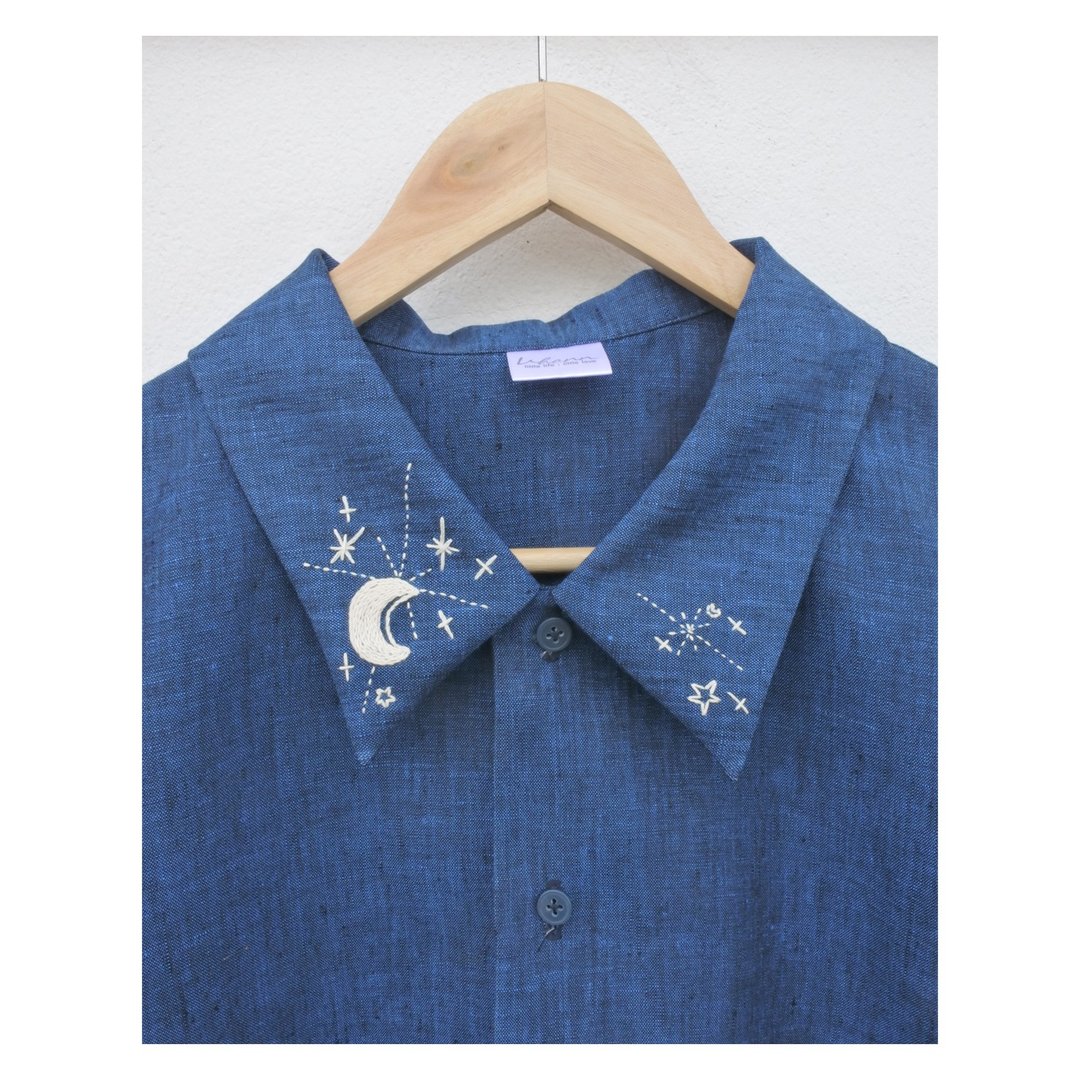 Blue linen shirt with star embroidery on collar. - 女装衬衫 - 棉 蓝色