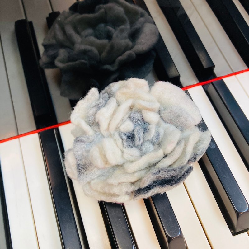 湿毡 羊毛毡 花花 胸针/心口针 - 胸针 - 羊毛 