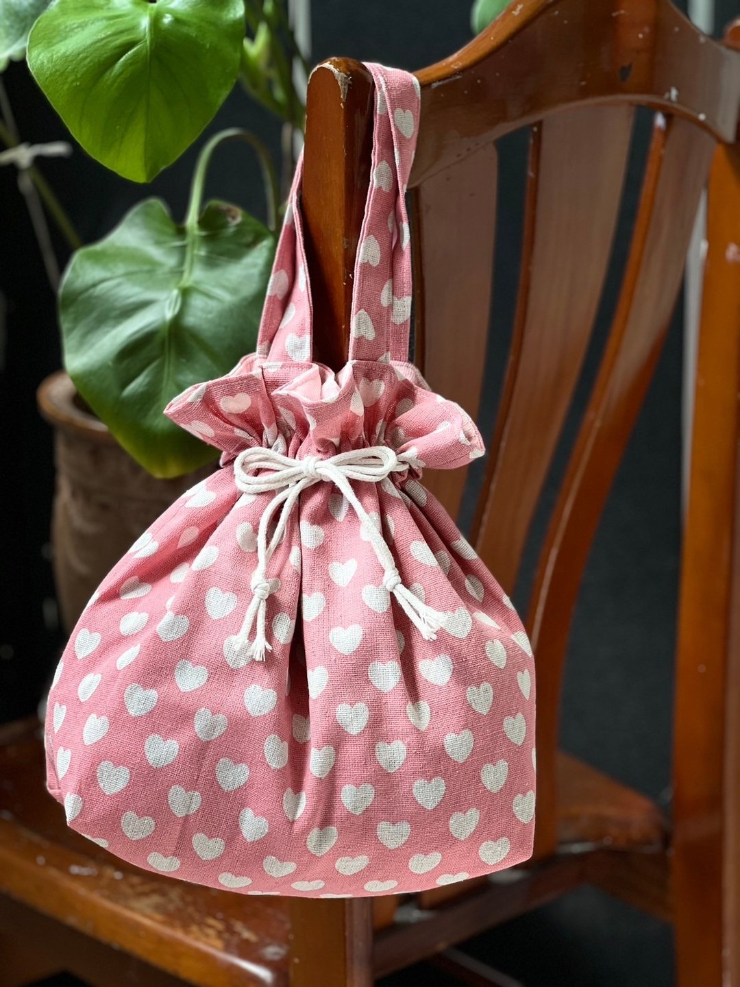 From2j4手工布包_花路手提袋(爱心花纹) - 手提包/手提袋 - 棉 粉红色
