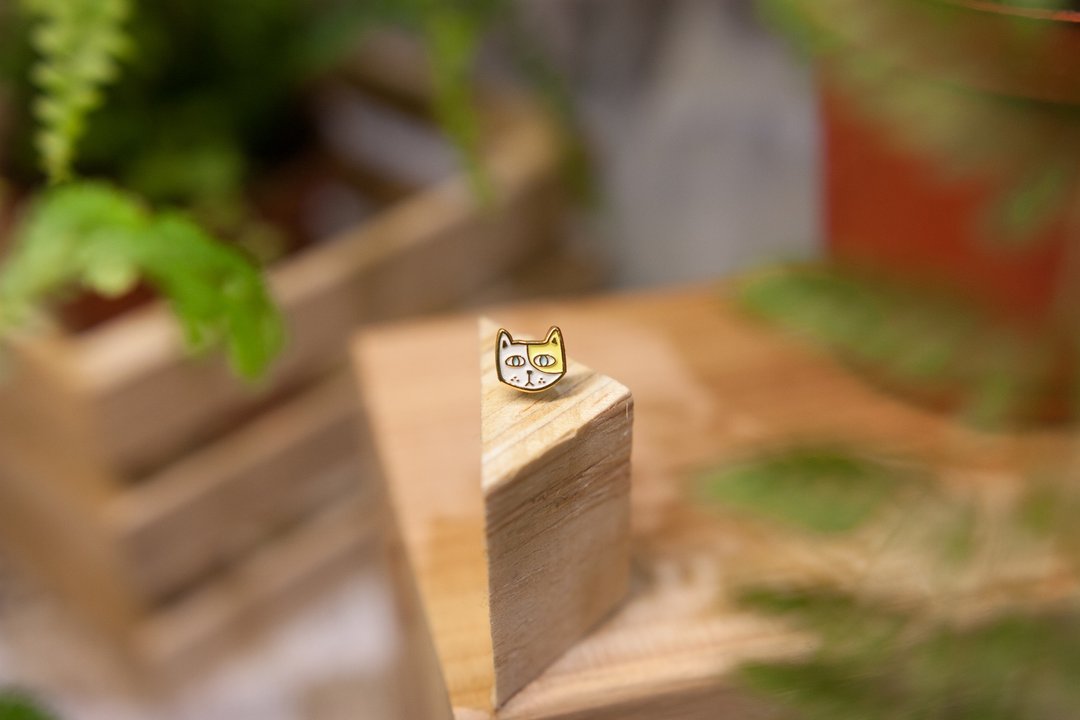 【手工系列】珐琅耳环/黄猫/蓝眼睛/可改夹式/Enamel earring - 耳环/耳夹 - 珐琅 咖啡色