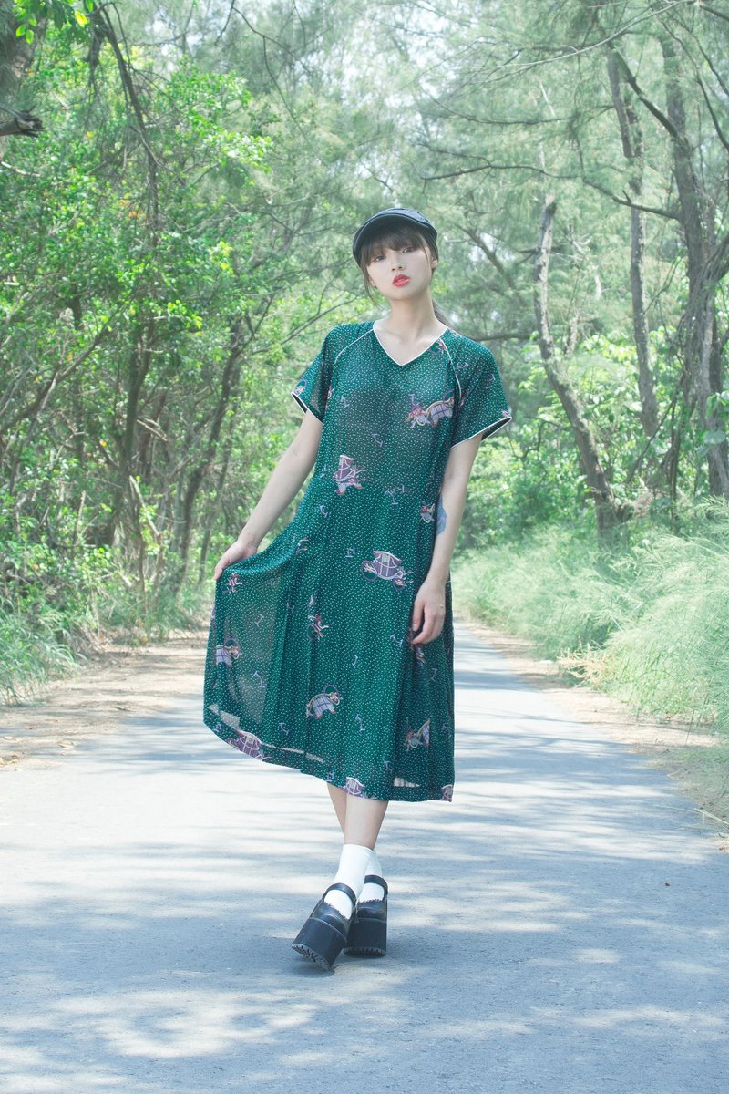 绿色水玉图腾马车短袖古着洋装 - 洋装/连衣裙 - 聚酯纤维 绿色