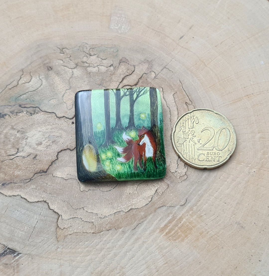 Kitsune brooch, real oil painting miniature on mother of pearl. Kitsune fox pin - 胸针 - 其他材质 多色