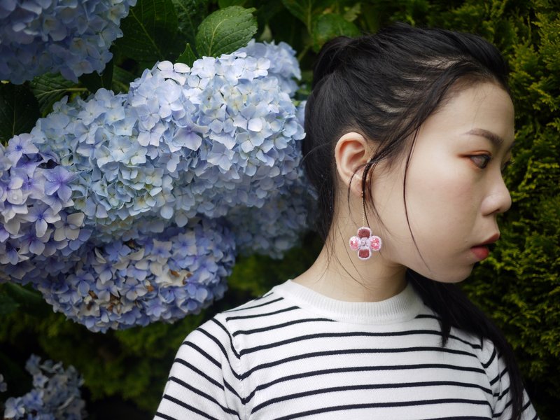 【花室培养手工刺绣】刺绣耳环 - 耳环/耳夹 - 绣线 粉红色