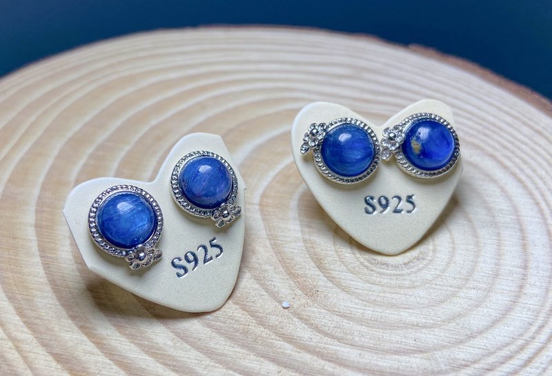 |蓝晶石耳钉x耳针|绝美蓝色系|S925银|小花镶边|气质优雅 - 耳环/耳夹 - 宝石 蓝色