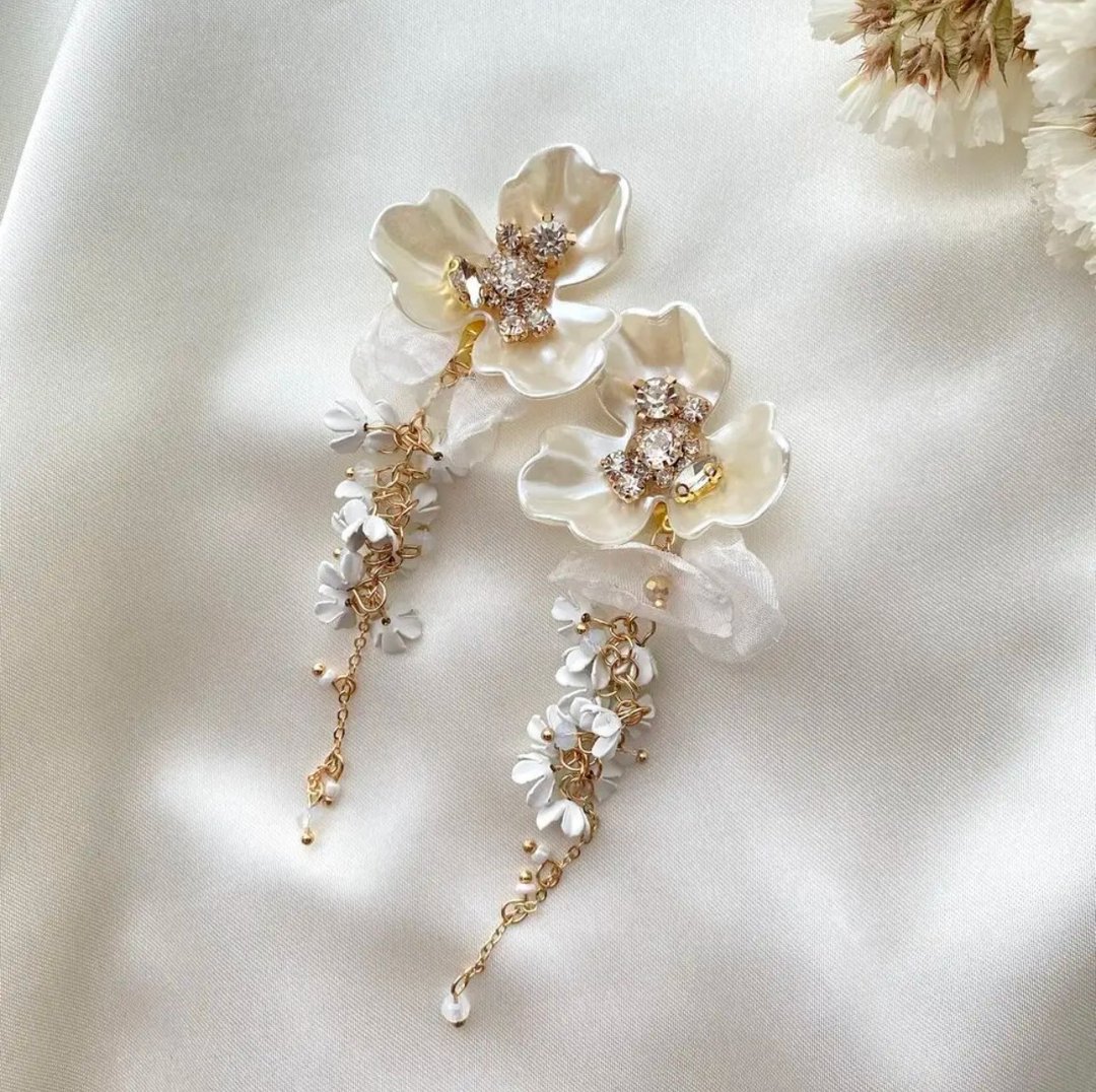 Wedding wedding bridal bride flower large earrings - 耳环/耳夹 - 其他金属 白色
