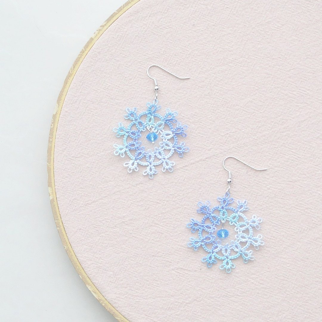 【订制】手编雪花 耳环 幻彩蓝 Tatting Snowflake Earrings - 耳环/耳夹 - 绣线 蓝色