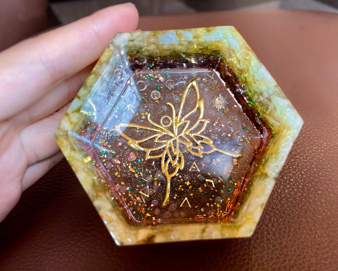 六边形水晶碗 | 缤纷蝴蝶 | 白水晶消磁碗 | 小物件收纳 - 卫浴用品 - 水晶 金色