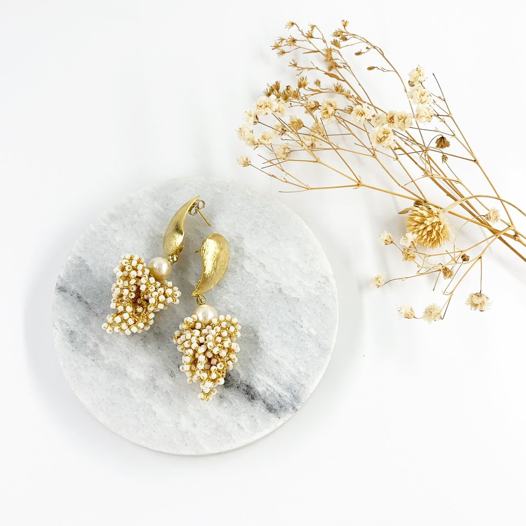 Earrings Beads, bouquet. Beads, bouquet. - 耳环/耳夹 - 其他材质 白色