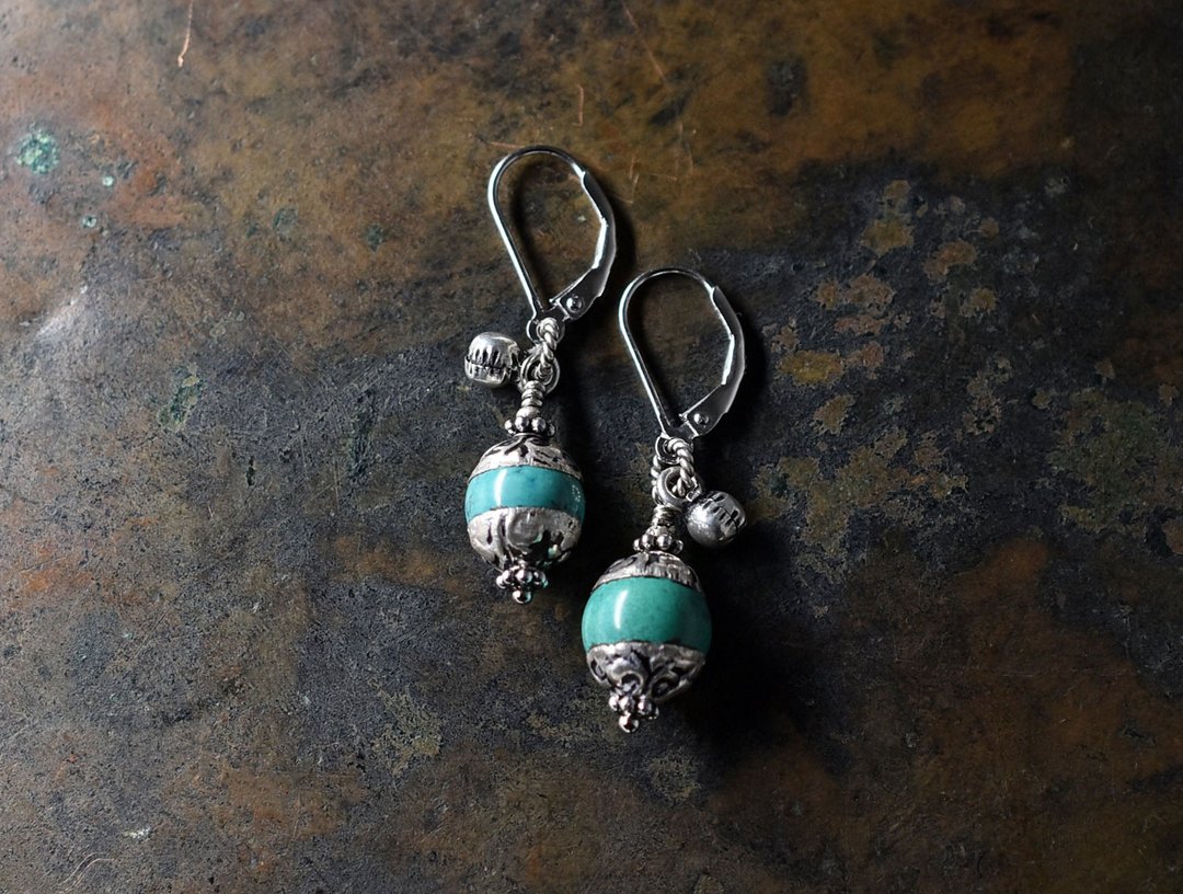 Small Indian Bell Earrings with Metal Embellished Green Turquoise Beads - 耳环/耳夹 - 其他金属 绿色