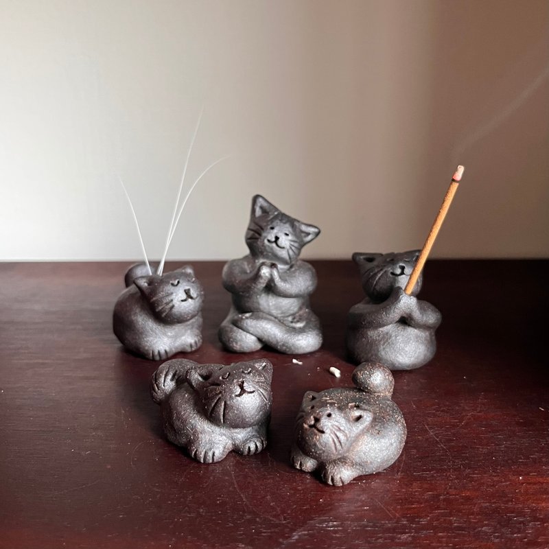 黑猫家族 / 线香立 / 胡须收纳 / 陶偶 - 香薰/精油/线香 - 陶 黑色