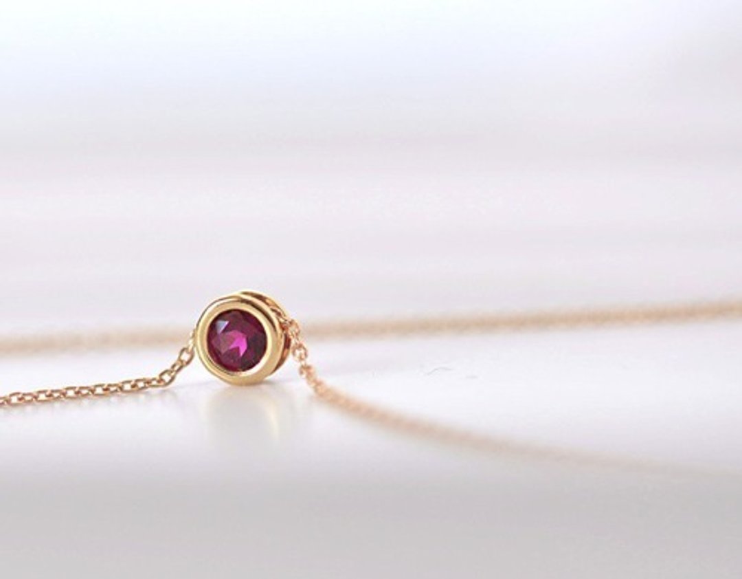 [January Birthstone] Rhodolite Garnet Bezel Necklace - 项链 - 宝石 