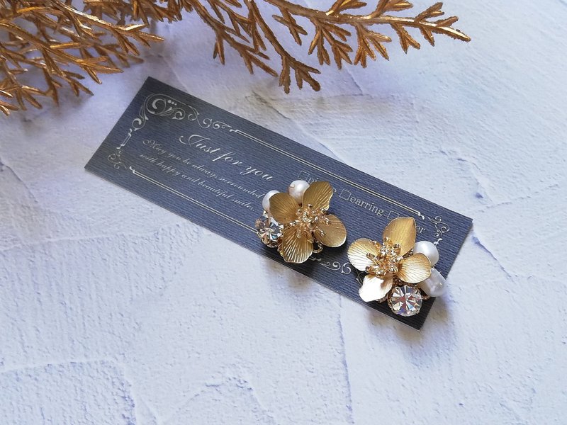 淡水珍珠和金花耳环 - 耳环/耳夹 - 其他金属 金色