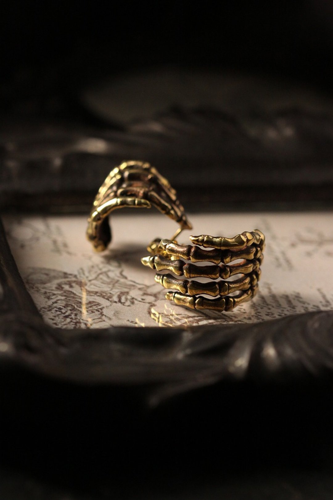 Hands Skeleton Earrings . - 耳环/耳夹 - 其他金属 