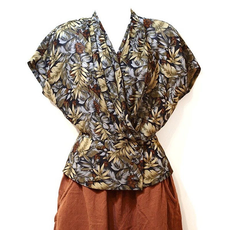 小牛村 Calf Village 古着 vintage 复古超美修身 轻柔短版衣 {果树野林} - 女装上衣 - 聚酯纤维 黑色