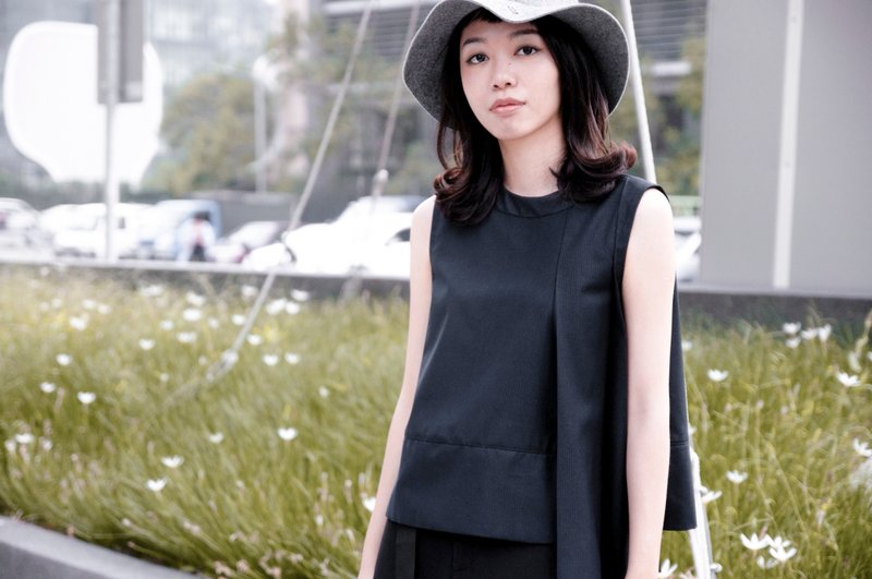 沐煦：前波浪褶西装料背心上衣 - 女装上衣 - 棉．麻 黑色