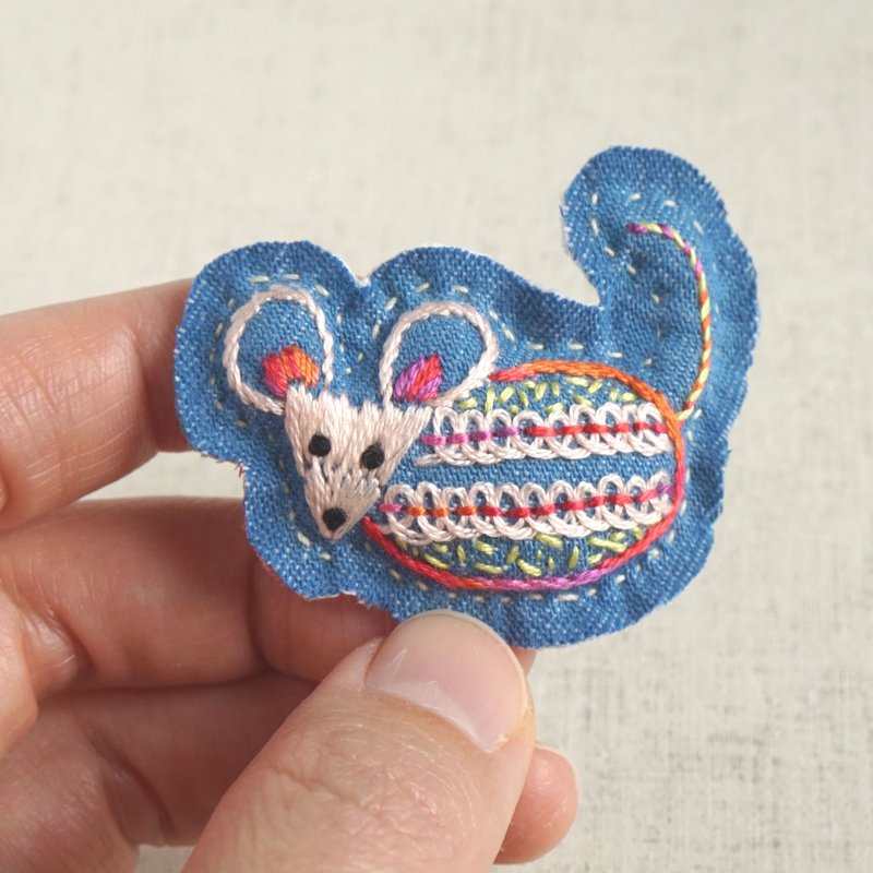 手工刺绣“鼠”东方十二生肖胸针 - 胸针 - 绣线 蓝色