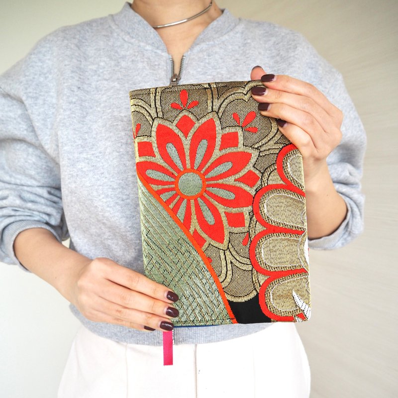 日本制 和服腰带再制 A5 书衣 笔记本套 一点物 和风设计 - 书衣/书套 - 丝．绢 多色