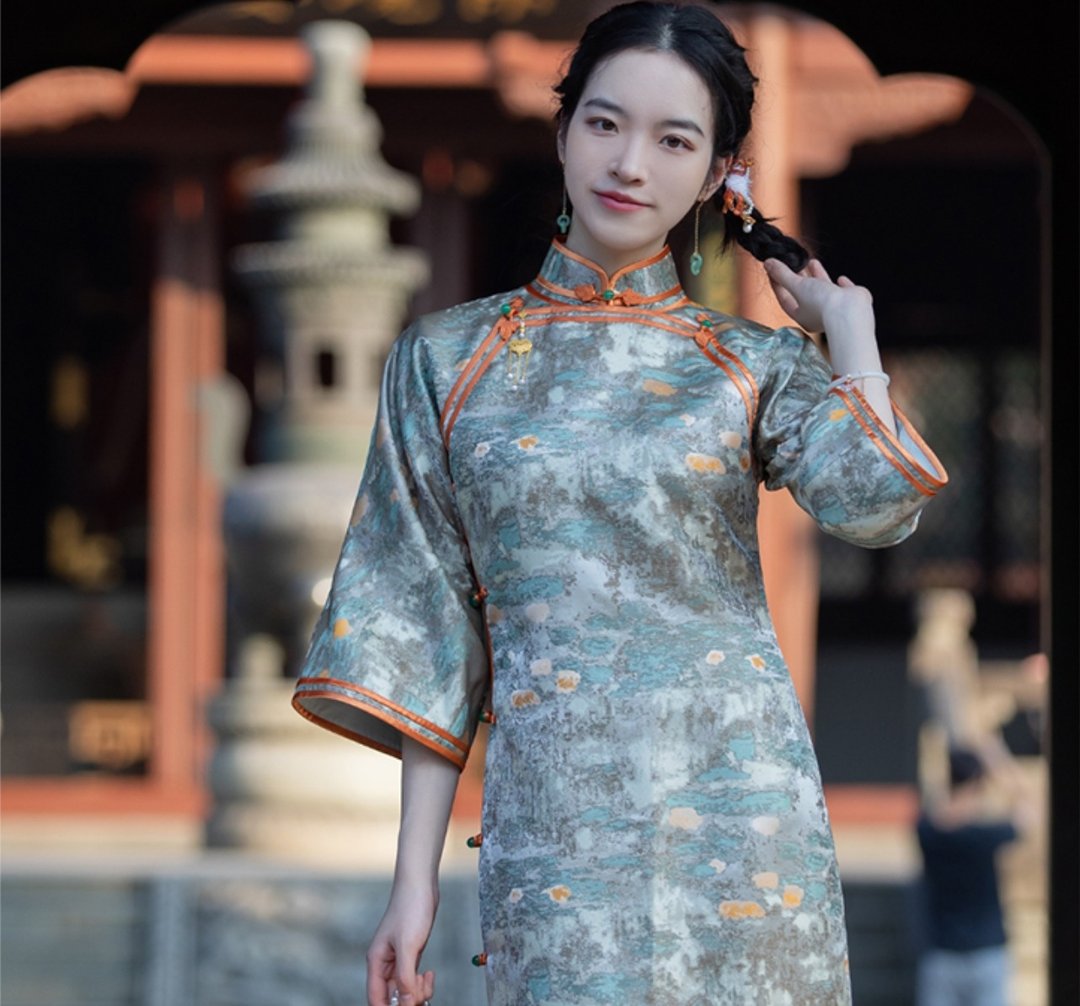 露松月 新中式復古 艺术高端织锦古法旗袍 - 旗袍 - 聚酯纤维 银色