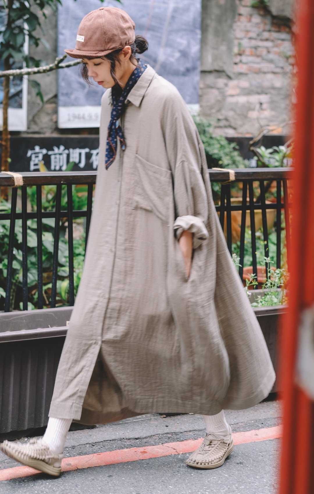 小雀斑日质棉麻长版衬衫 - 女装衬衫 - 亚麻 卡其色