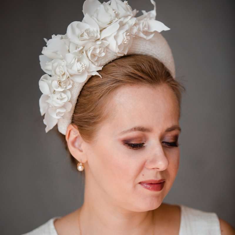 Bridal padded headband with blusher birdcage veil. Wedding fascinator - 发带/发箍 - 其他材质 白色