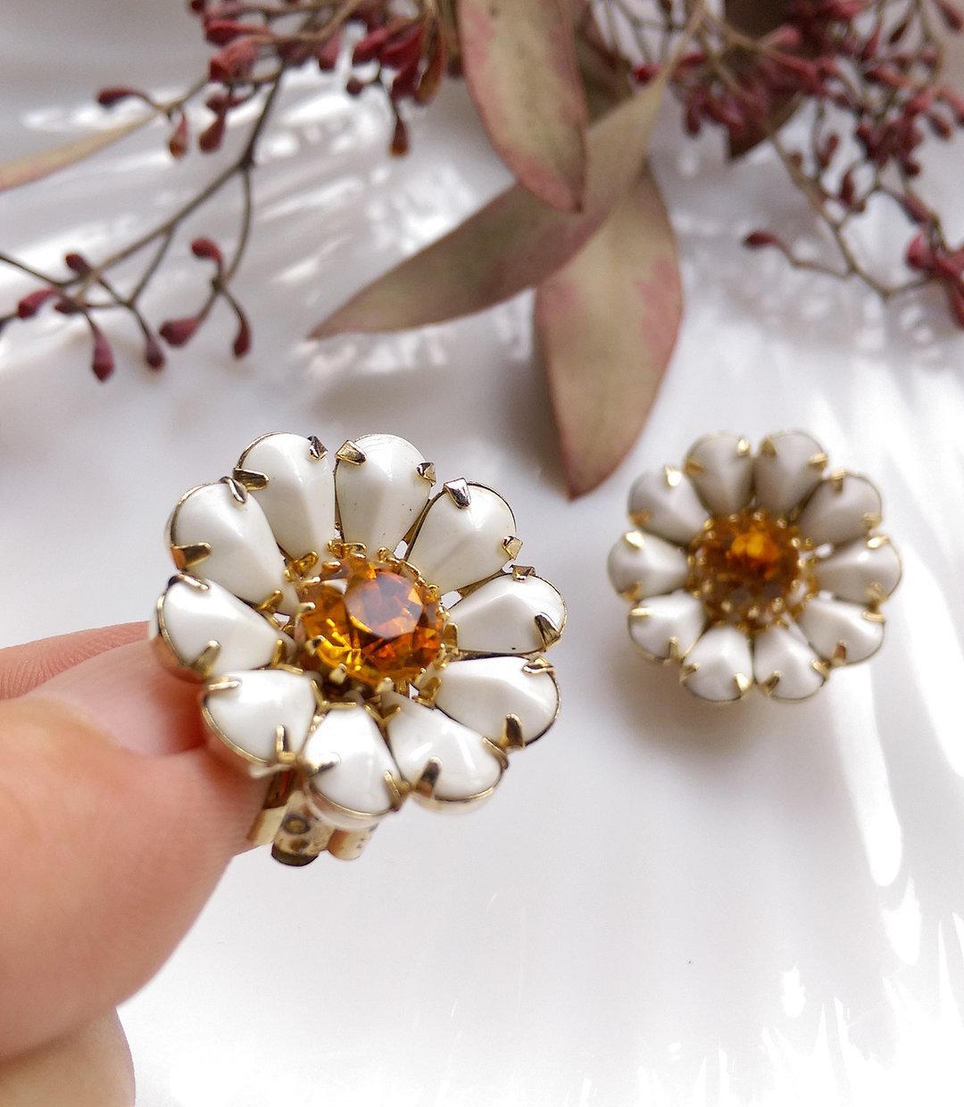 【西洋古董饰品 】WEISS 白花朵 精致 设计款 夹式耳环 - 耳环/耳夹 - 其他金属 蓝色