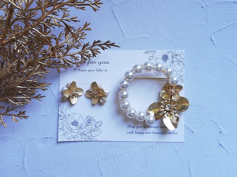 珍珠金花套装－耳环 胸针－ - 耳环/耳夹 - 珍珠 金色