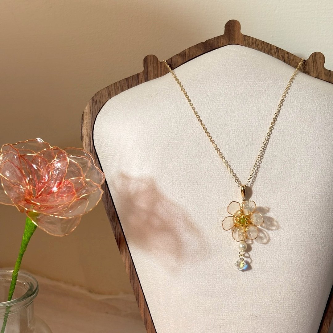 山荷花 - 项链 / 水晶花饰品 / 手作饰品 |【送礼 - 礼盒】 - 项链 - 树脂 透明