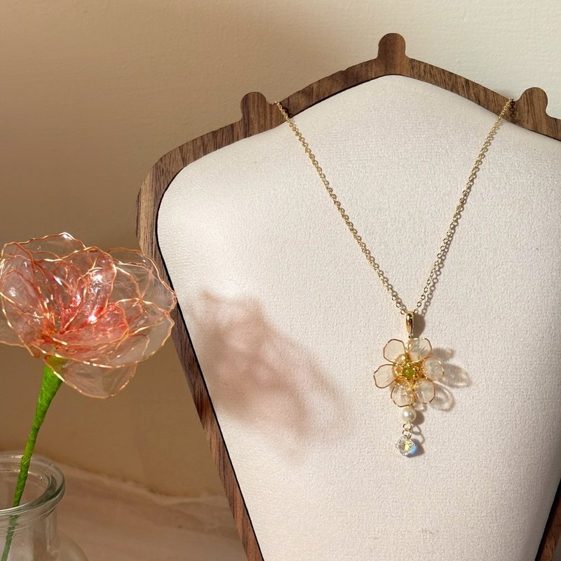 山荷花 - 项链 / 水晶花饰品 / 手作饰品 - 项链 - 树脂 透明