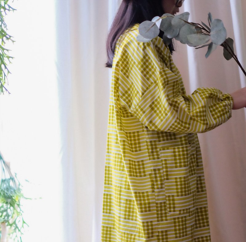 芒果青黄手绘日式格纹 小圆领澎澎袖长版洋装衬衫 - 女装上衣 - 棉．麻 黄色
