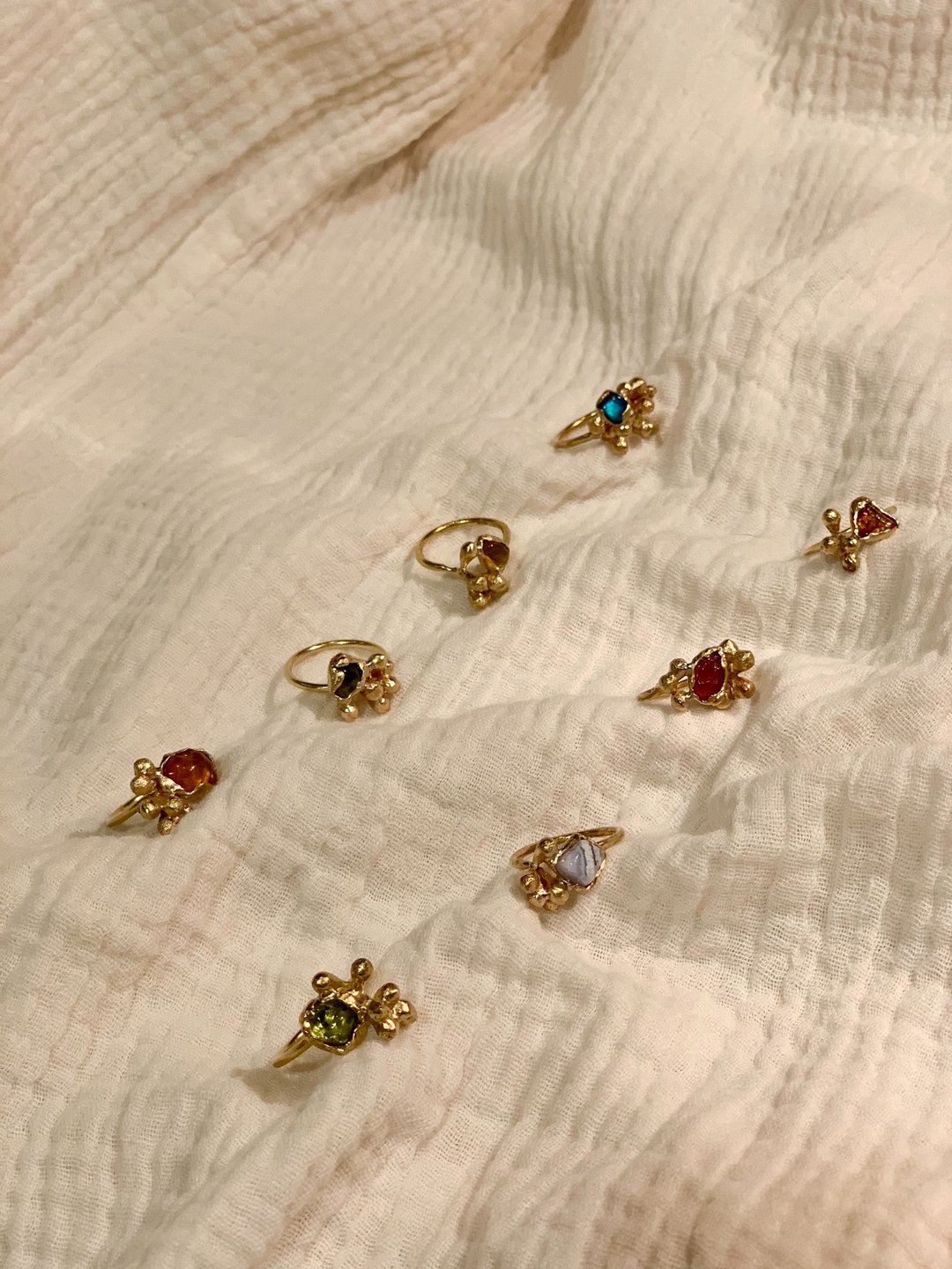 尤加利果天然宝石戒指 Eucalyptus Ring with Natural Gem - 戒指 - 铜/黄铜 金色