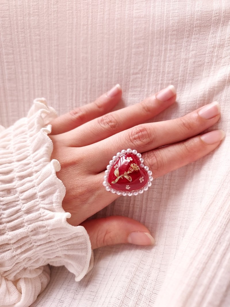 微醺玫瑰小花戒指 - 戒指 - 树脂 红色