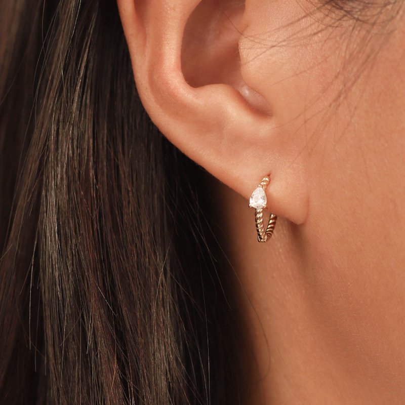 簡約小巧可愛 整體s925銀耳環 扭曲麻花鋯石耳圈 mini百搭耳扣 - 耳环/耳夹 - 银 金色