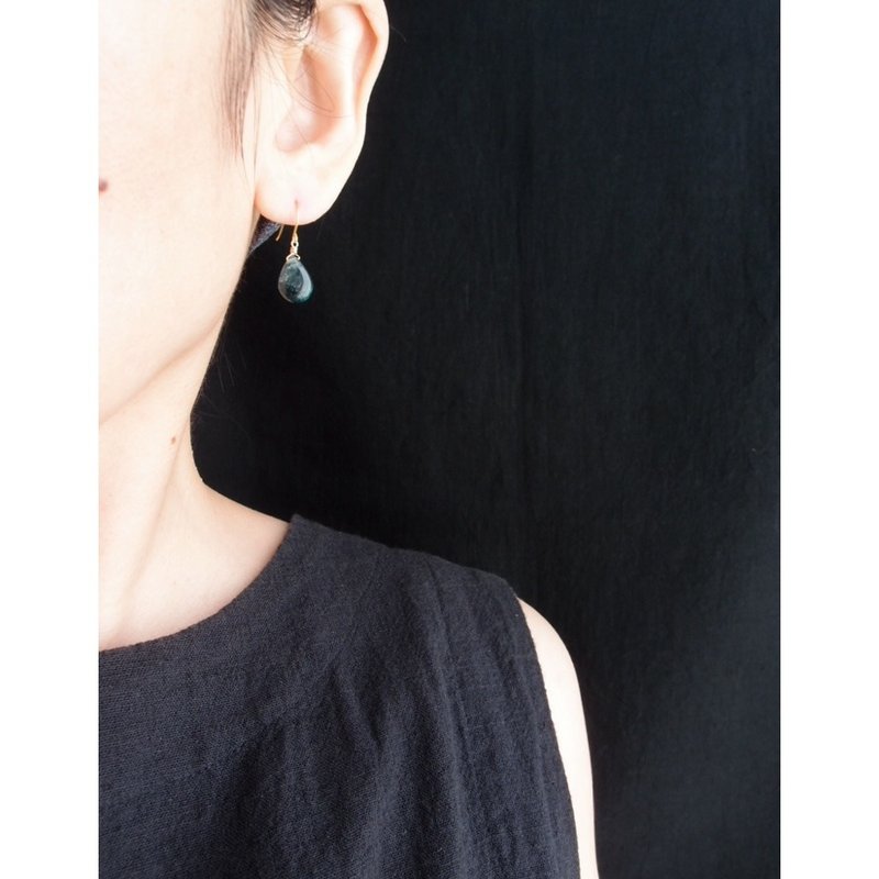 【K14gf】深绿色蓝晶石 垂坠耳环 泪滴耳针 - 耳环/耳夹 - 宝石 绿色