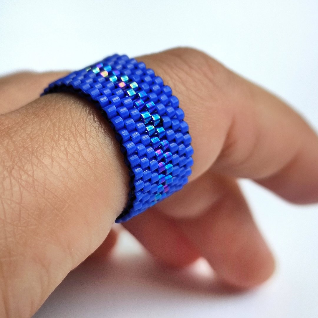 Blue luster beaded ring Handmade beautiful ring Flexible ring Elastic ring - 戒指 - 玻璃 蓝色