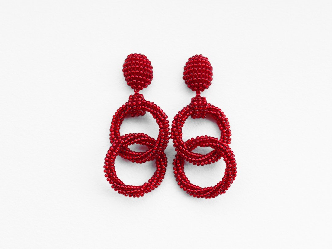 Red shine double hoop clip-on earrings Dangle hoop earrings Beaded earrings - 耳环/耳夹 - 玻璃 红色