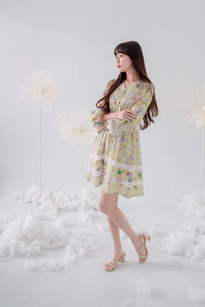 【波丽印花】花窗蕾丝 松紧带 长袖小洋装 英国夏绿蒂 - 洋装/连衣裙 - 丝．绢 绿色