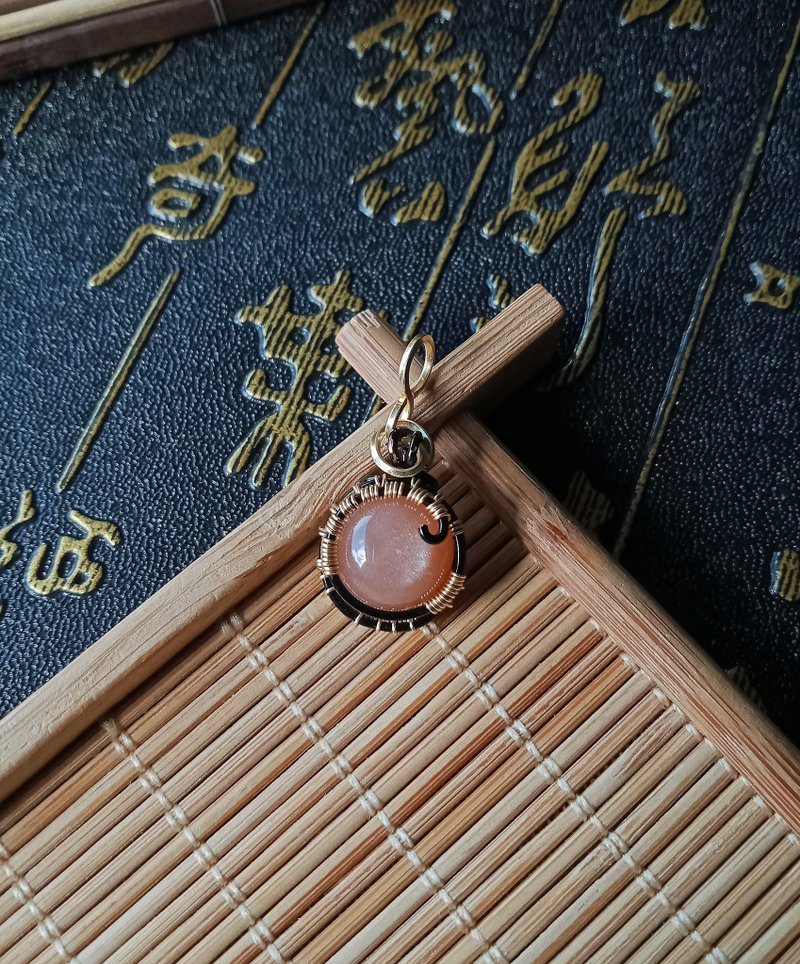 佚名山河。项链。橘月光石。黑金色系橘月光。金属编织。含链 - 项链 - 宝石 橘色