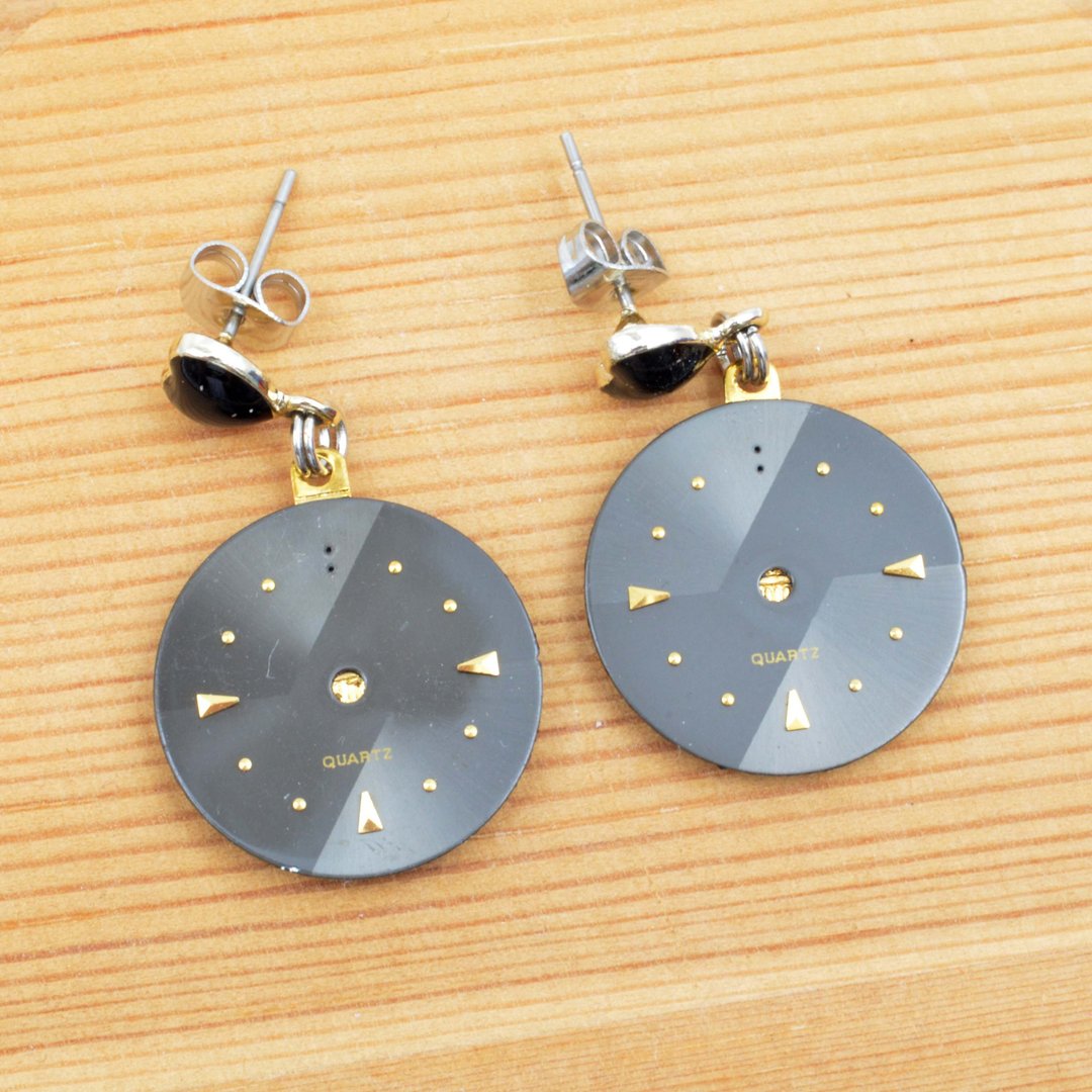 黑金色配水钻圆形古董表面耳环  Golden Vintage Dial Earrings - 耳环/耳夹 - 其他金属 黑色