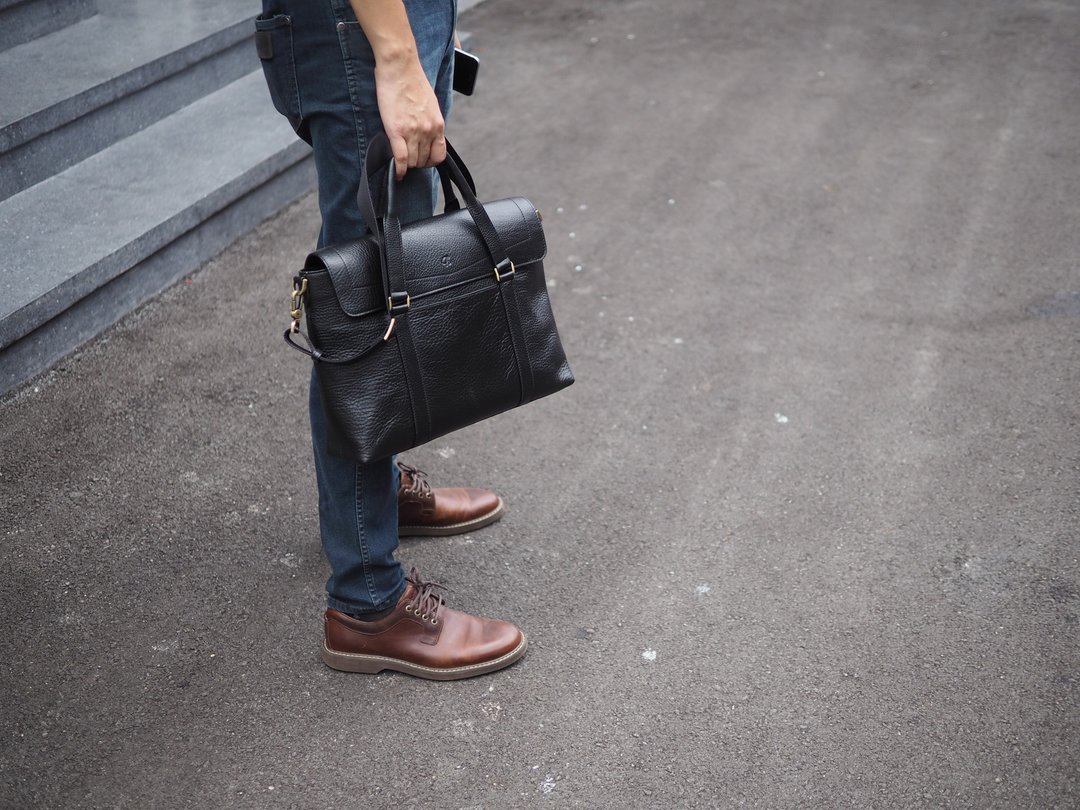 Graham (ฺBlack) : Cross-body bag, Genuine leather, Messenger bag - 侧背包/斜挎包 - 真皮 黑色