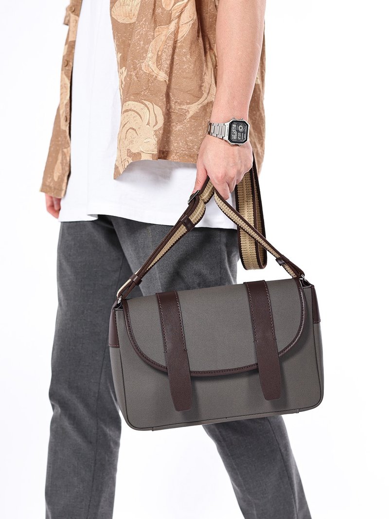 【生日礼物】蠢小鱼男士单肩斜背包真牛皮大容量邮差diy手工 - 侧背包/斜挎包 - 真皮 卡其色