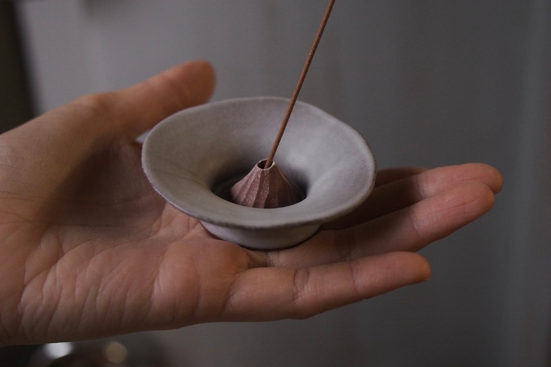陶制 小山线香座 / 香盘 _ 褐色 - 蜡烛/烛台 - 陶 咖啡色