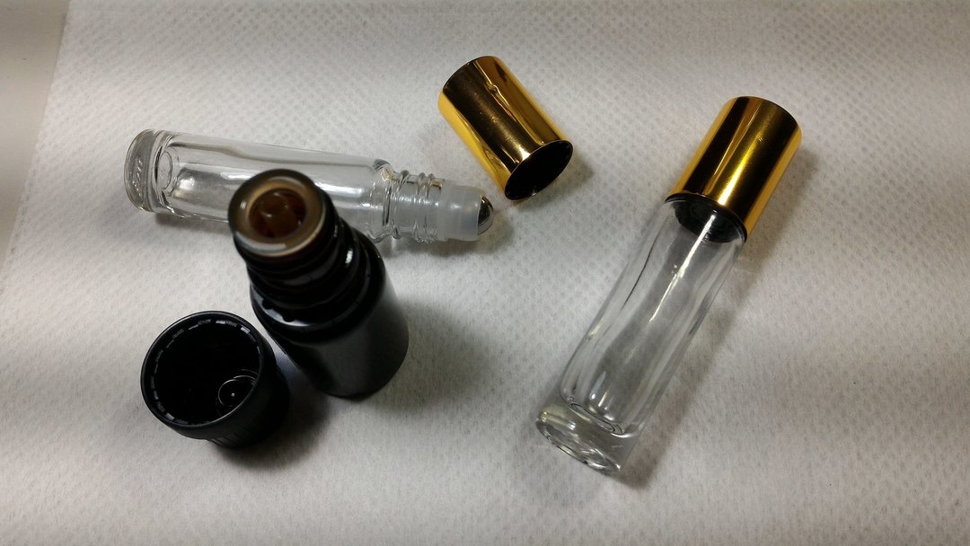 台湾沉水肖楠(梢楠)精油10ml黑色滴瓶 - 香薰/精油/线香 - 其他材质 