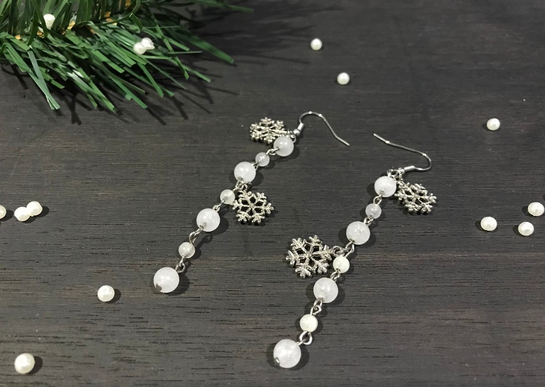 Snowflake Earring Snowdrop in Winter (M size) - 耳环/耳夹 - 石头 透明