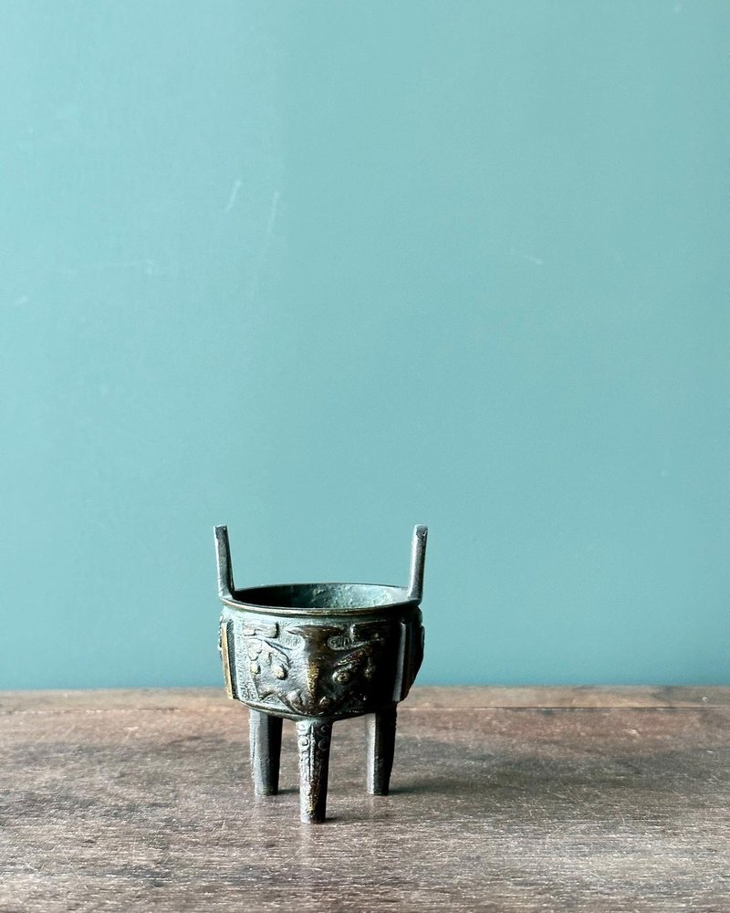 日本带回老件 迷你兽面纹三足鼎 - 其他 - 铜/黄铜 