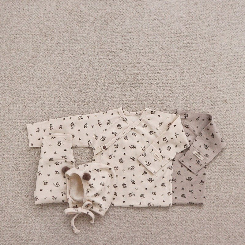 韩国果子碎花设计连毛毛球帽子新生儿套装 •Monde Newborn set• - 满月礼盒 - 棉．麻 