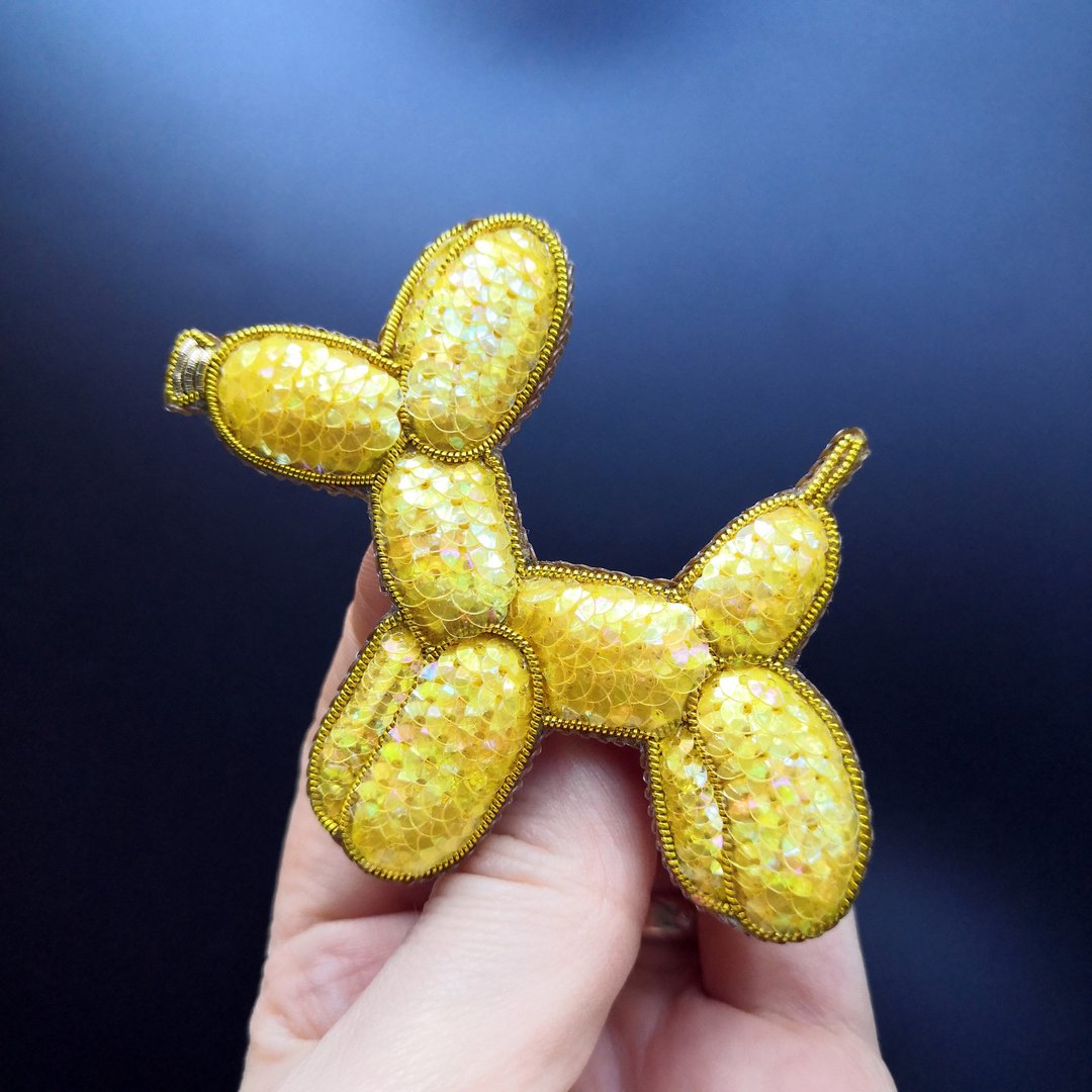 Balloon dog brooch pin beaded brooch gift for woman a gift to a friend - 胸针 - 其他材质 黄色