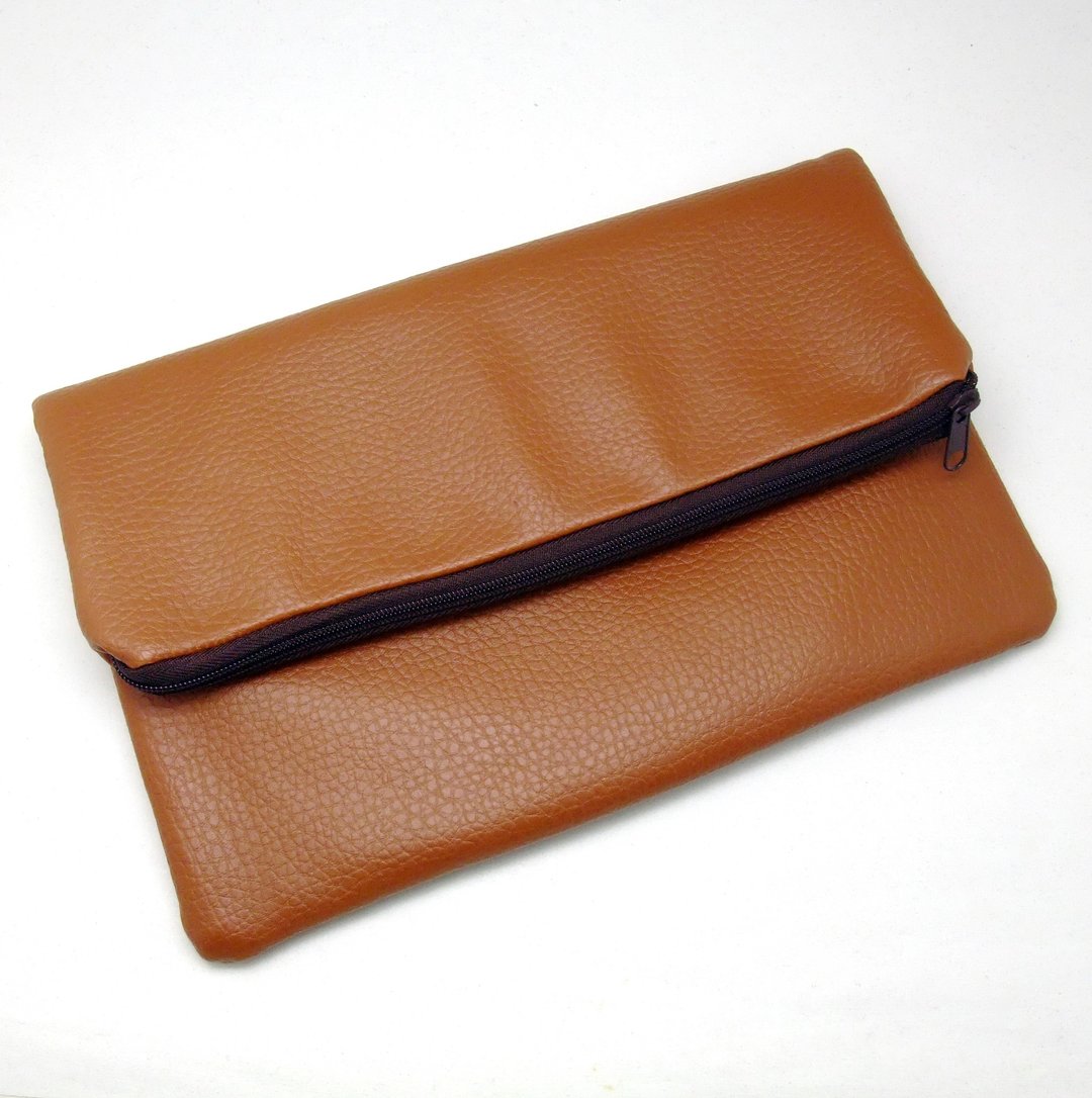 Silverbreeze (Ref. FZ11) Foldover zipper clutch手拿包/晚宴包/钱包/手机包/化妆包 (现货供应中) - 手拿包 - 真皮 咖啡色