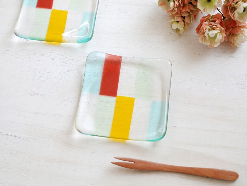 Small glass plate Multi-clear color stone pavement - 浅碟/小碟子 - 玻璃 多色