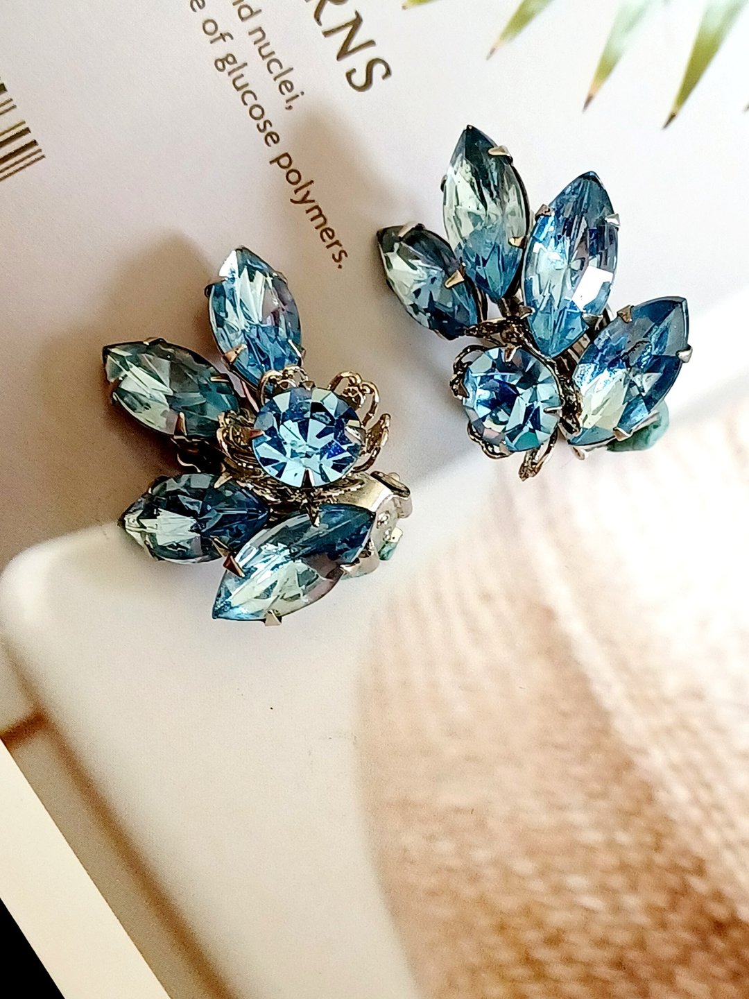 vintage jewelry 古董水蓝莱茵石花瓣 夹式耳环 - 耳环/耳夹 - 其他金属 