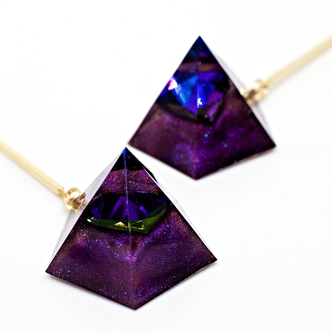 Pentagon dangle earrings (lucifer) - 耳环/耳夹 - 树脂 紫色